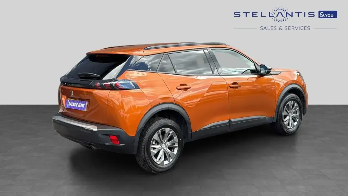 Used Peugeot 2008 Active+ 100 HP (73 kW) 2023 Orange SUV