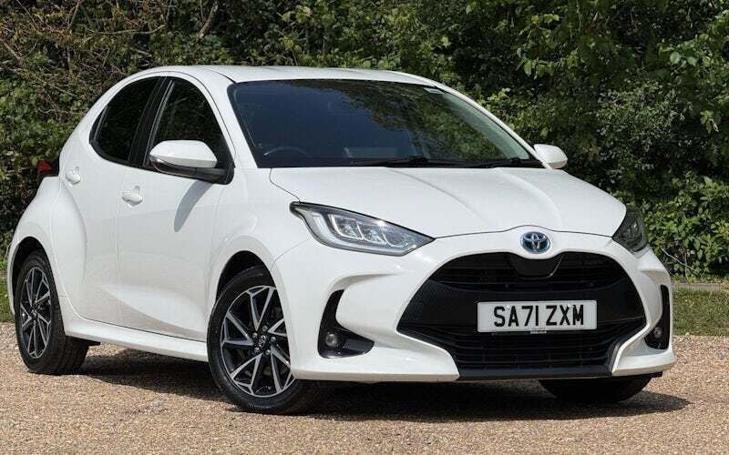 Used 2025 Toyota Yaris Hybrid Design Hatchback | £14,480 (Super price) - Image 1/4