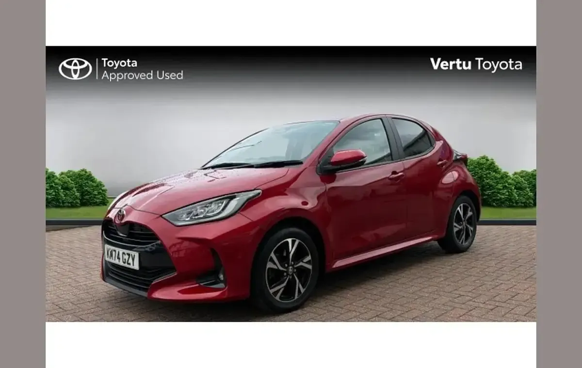 Used Toyota Yaris Design 113 HP (83 kW) 2024 Red Hatchback