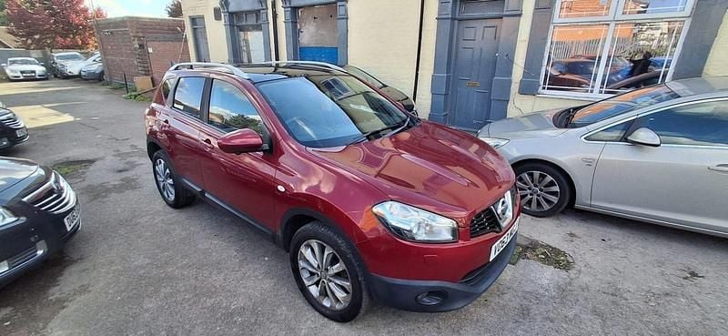 Red Used 2013 Nissan Qashqai Tekna SUV | £2,495 (Good price) - Image 1/4