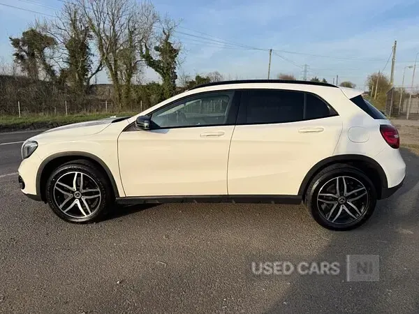 Used Mercedes GLA180 Urban 122 HP (89 kW) 2019 White SUV