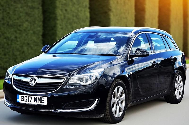 Used Vauxhall Insignia 136 HP (100 kW) 2017 Black Estate