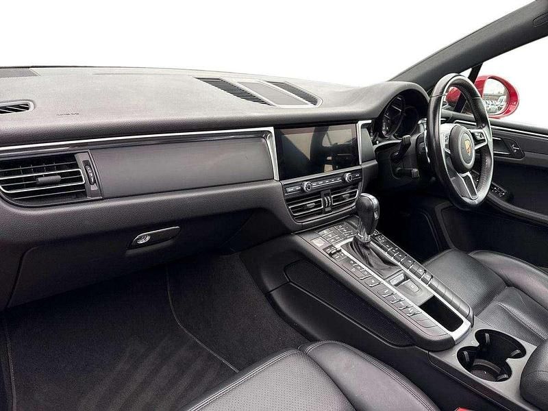 Used Porsche Macan 241 HP (177 kW) 2019 Red SUV