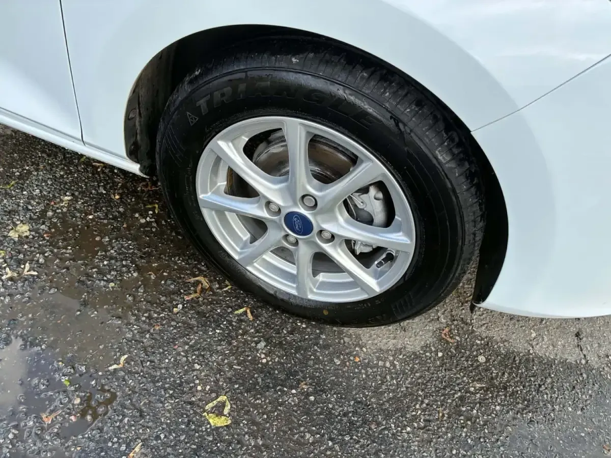 Usado Ford Fiesta Zetec 85 CV (62 kW) 2019 Blanco Utilitario