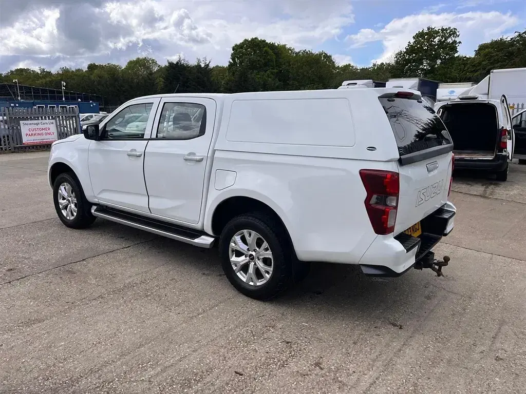 Used Isuzu D-Max 164 HP (120 kW) 2023 White Pickup