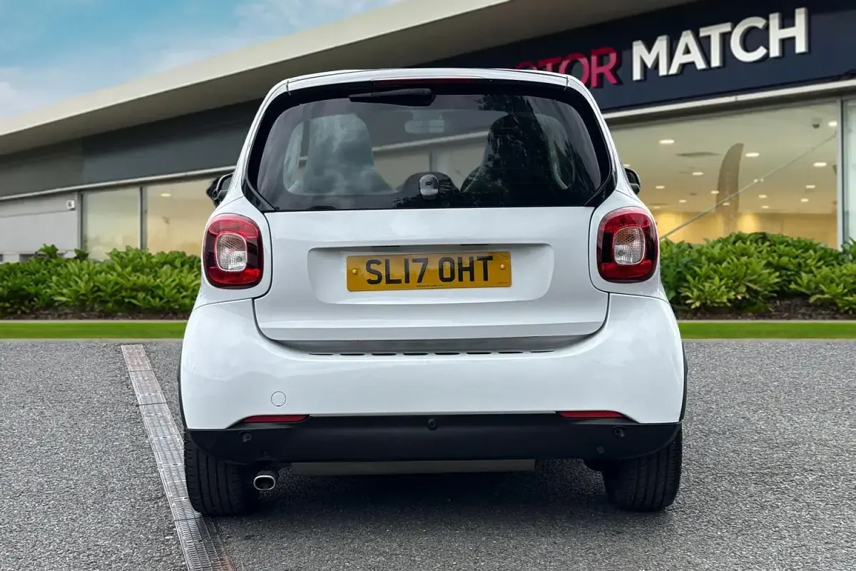 Used Smart ForTwo Coupé Premium 71 HP (52 kW) 2017 White Coupe