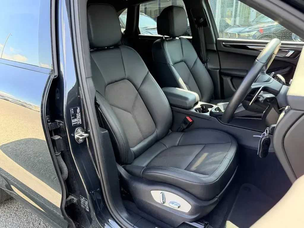 Used Porsche Macan 380 HP (279 kW) 2025 Grey SUV