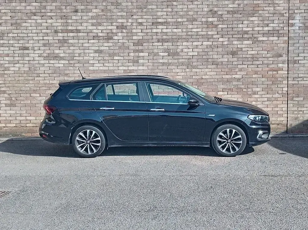 Usado Fiat Tipo Lounge 120 HP (88 kW) 2021 Preto Carrinha
