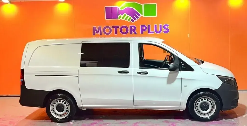 Begagnad Mercedes Vito Progressive 2023 Vit Van