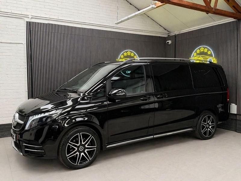 Usado Mercedes V300 AMG line 237 HP (174 kW) 2023 Preto Monovolume