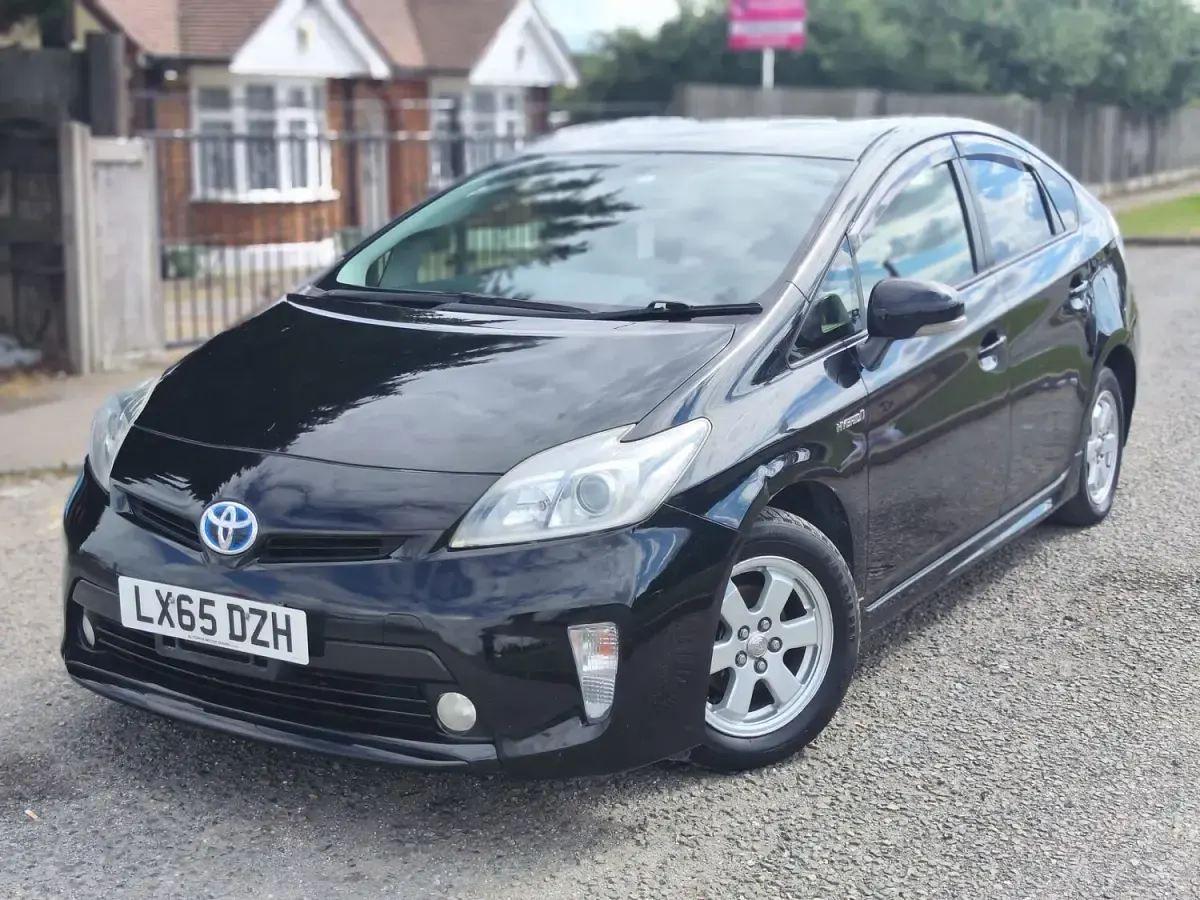 Used Toyota Prius 122 HP (89 kW) 2015 Black Hatchback