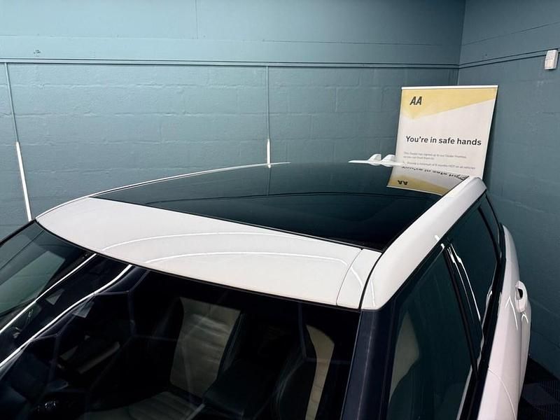 Used Land Rover Range Rover evoque HSE Dynamic 2016 White Estate