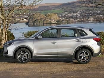 New MG ZS SE 196 HP (144 kW) 2025 Silver Sedan