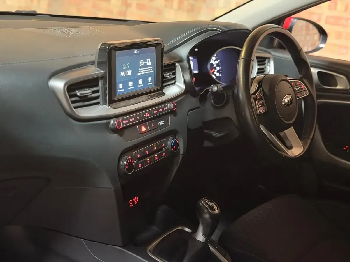 Used Kia Ceed 118 HP (86 kW) 2019 Red Hatchback