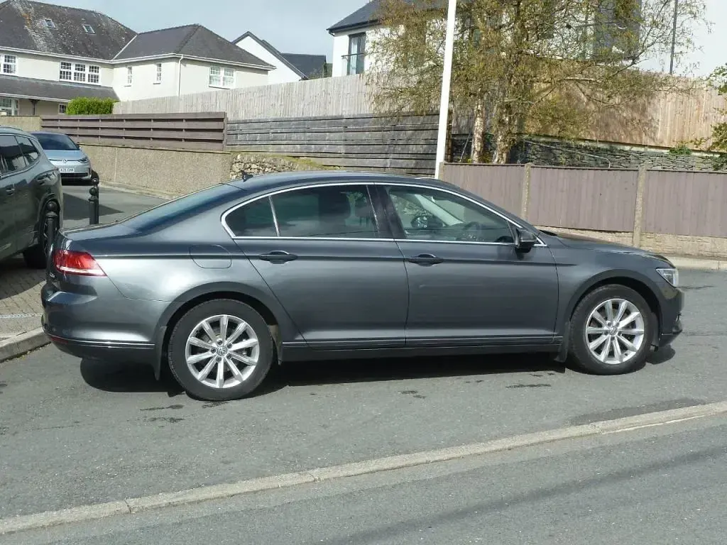 Used VW Passat Business 120 HP (88 kW) 2015 Grey Sedan