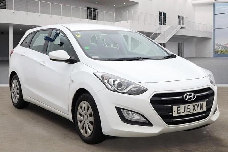 White Used 2015 Hyundai i30 Estate | £2,499 - Image 1/1