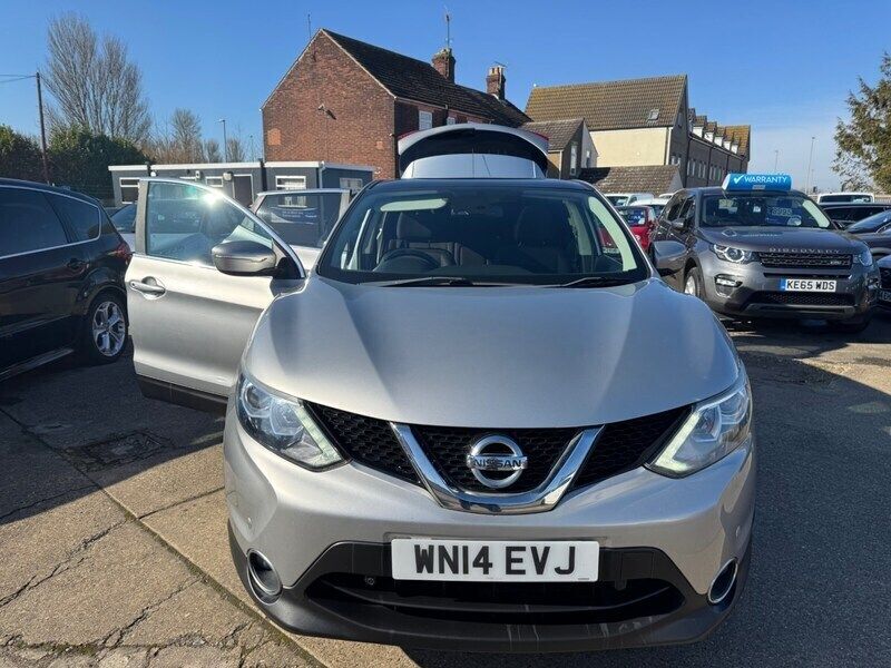 Silver Used 2014 Nissan Qashqai Acenta Premium SUV | £6,695 (Expensive) - Image 1/4