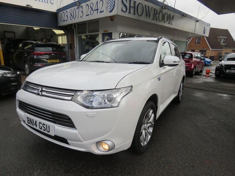 Used Mitsubishi Outlander P-HEV 2014 White Estate