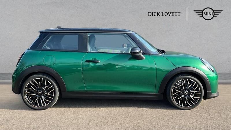 Used Mini Cooper Hatch 154 HP (113 kW) 2024 Green Hatchback