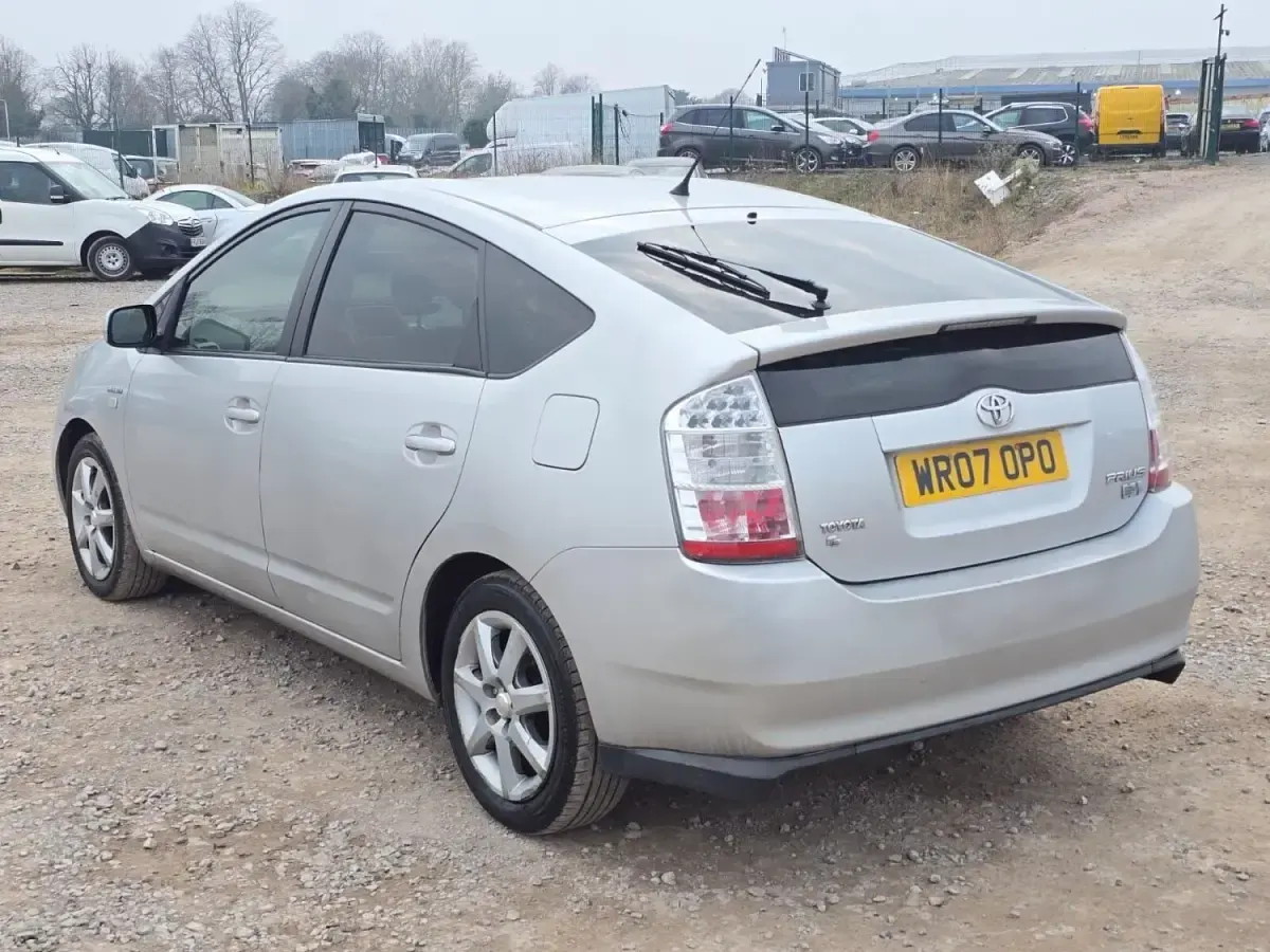 Używany Toyota Prius T3 76 KM (55 kW) 2007 Srebrny Hatchback