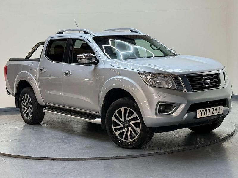 Used Nissan Navara Tekna 190 HP (139 kW) 2017 Silver Pickup