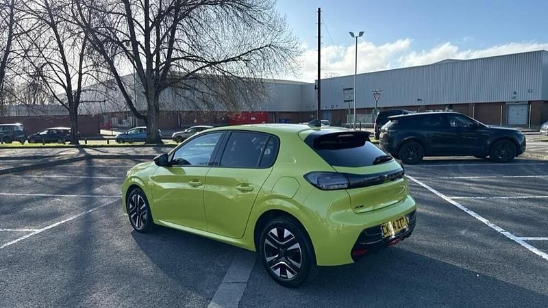 Used Peugeot 208 Allure 99 HP (72 kW) 2024 Yellow Hatchback