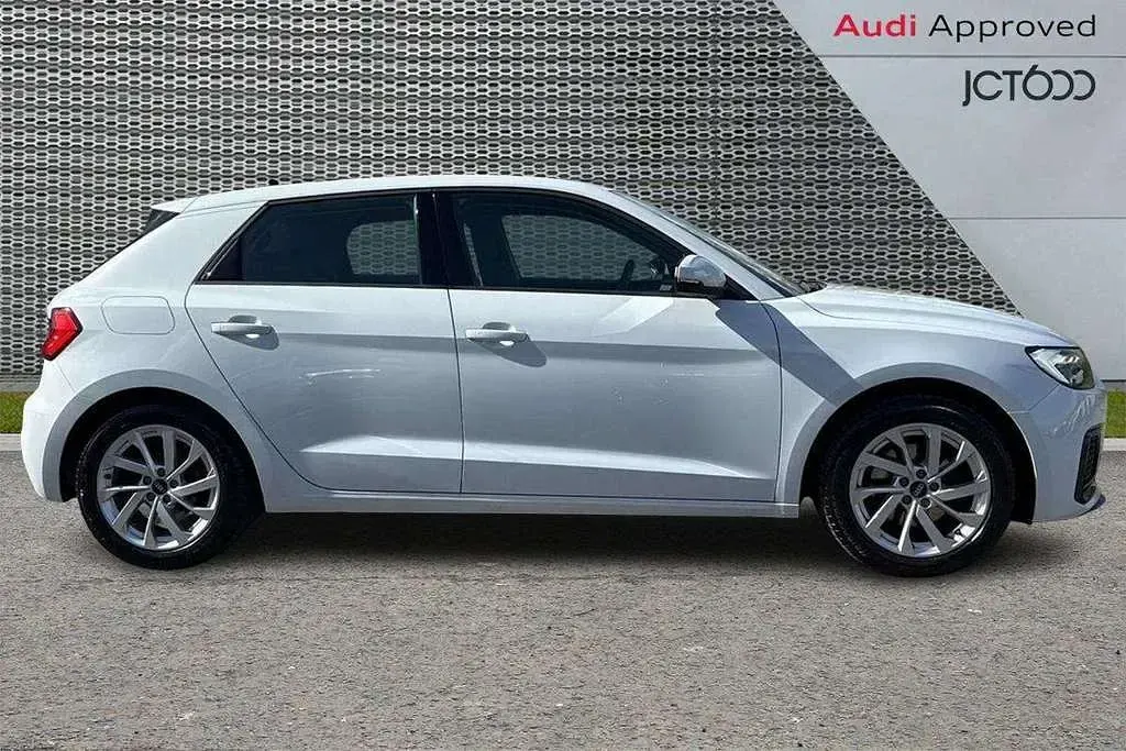 Used Audi A1 Sport 108 HP (79 kW) 2021 White SUV