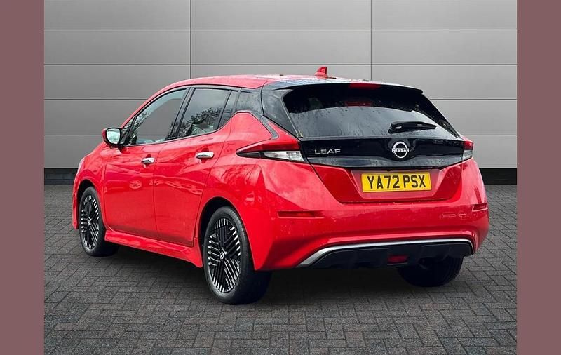 Used Nissan Leaf N-Connecta 108 kW (147 HP) 2023 Red Hatchback