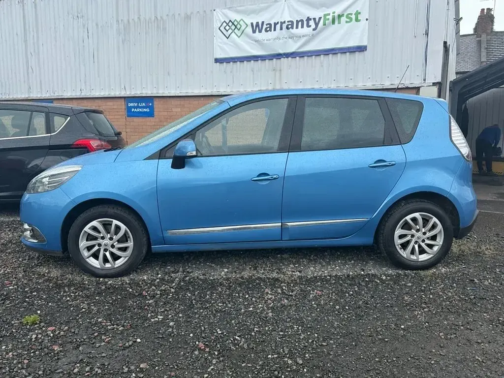 Used Renault Scénic Dynamique 110 HP (80 kW) 2015 Blue MPV