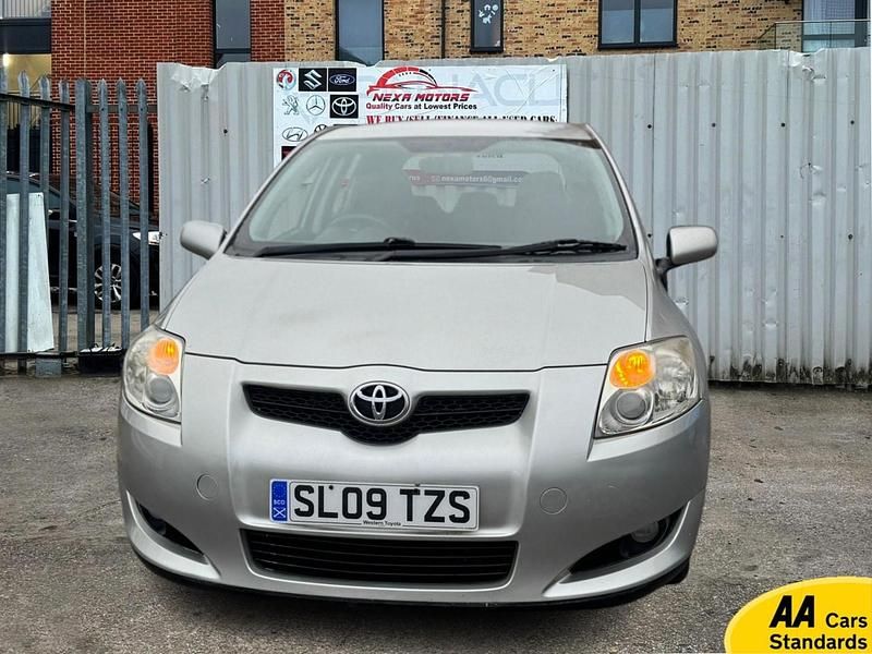 Used Toyota Auris 124 HP (91 kW) 2009 Silver Hatchback