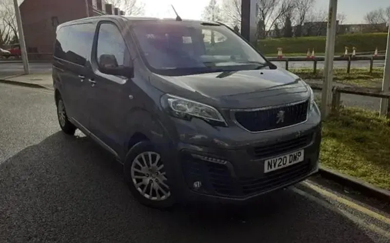 Used Peugeot Traveller Active 120 HP (88 kW) 2022 MPV