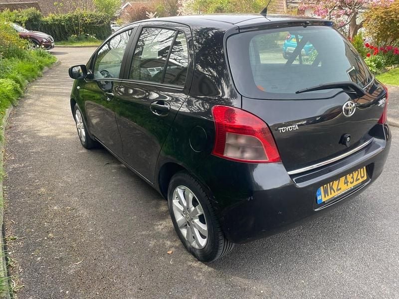Usado Toyota Yaris 87 HP (63 kW) 2008 Preto Citadino