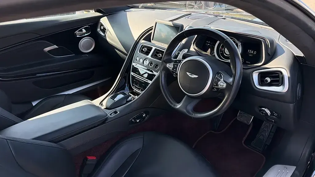 Usado Aston Martin DB11 600 CV (441 kW) 2017 Rojo Coupe