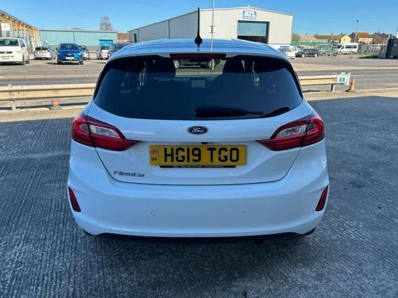 Used Ford Fiesta Titanium 100 HP (73 kW) 2019 Frozen white Hatchback