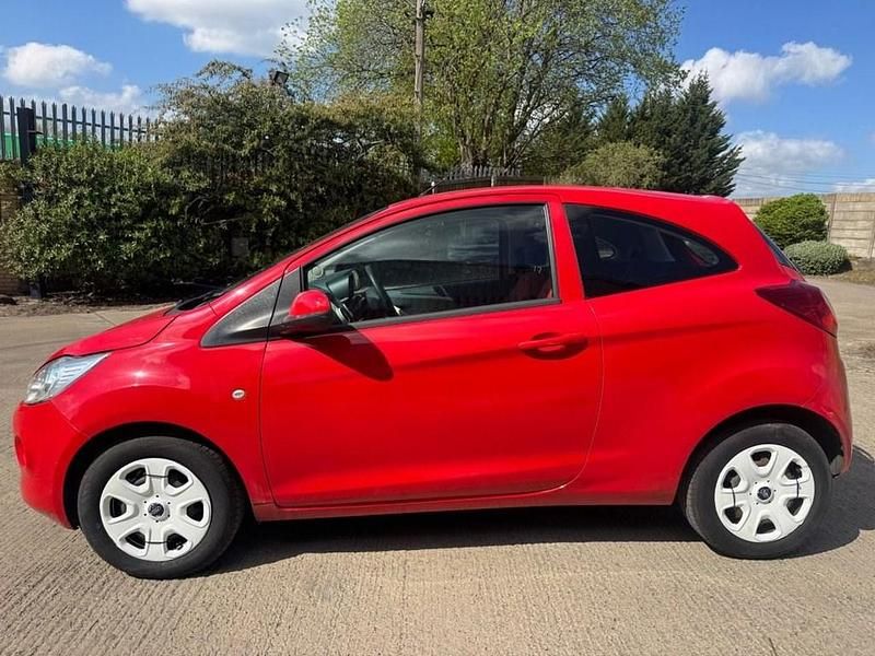 Used Ford Ka 69 HP (50 kW) 2014 Red Hatchback