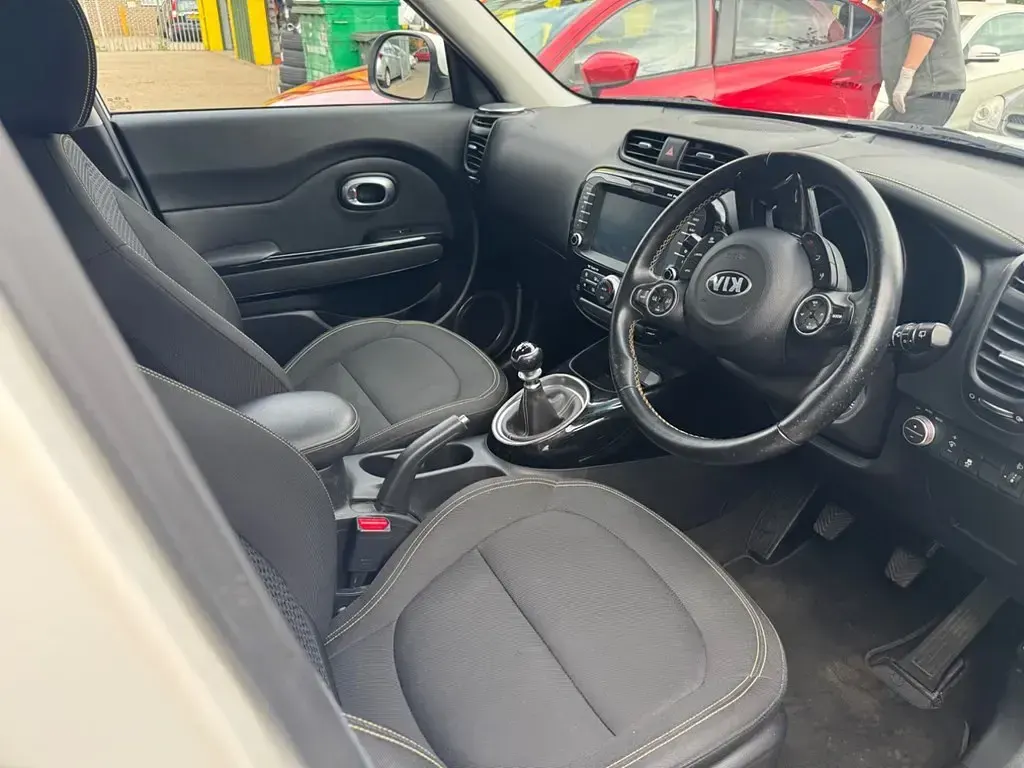 Used Kia Soul Plus 132 HP (97 kW) 2016 White SUV