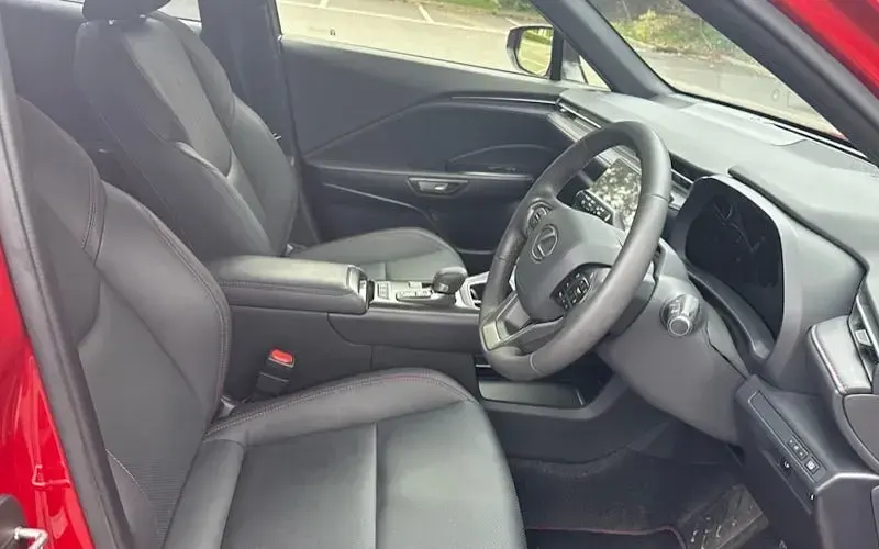 Used Lexus LBX 136 HP (100 kW) 2024 Red SUV