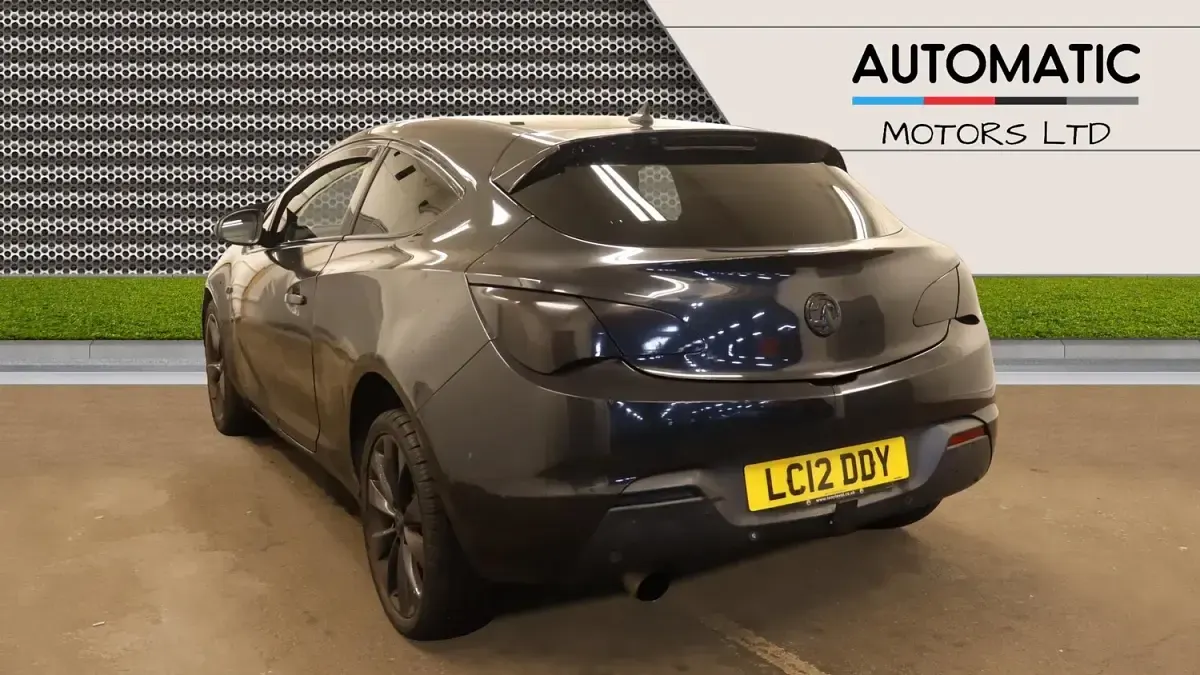 Used Vauxhall Astra SRi 140 HP (102 kW) 2012 Black Coupe