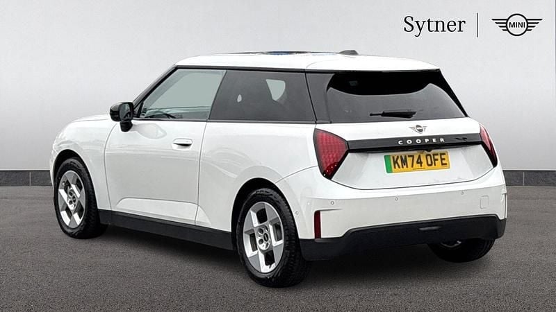 Used Mini Cooper Hatch 133 kW (181 HP) 2024 White Hatchback