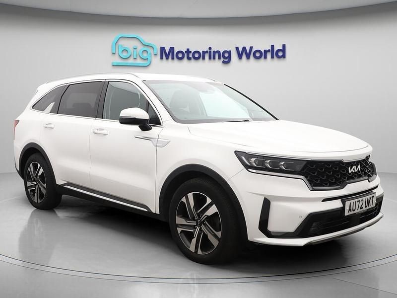 White Used 2022 Kia Sorento SUV | £22,700 (Fair price) - Image 1/4