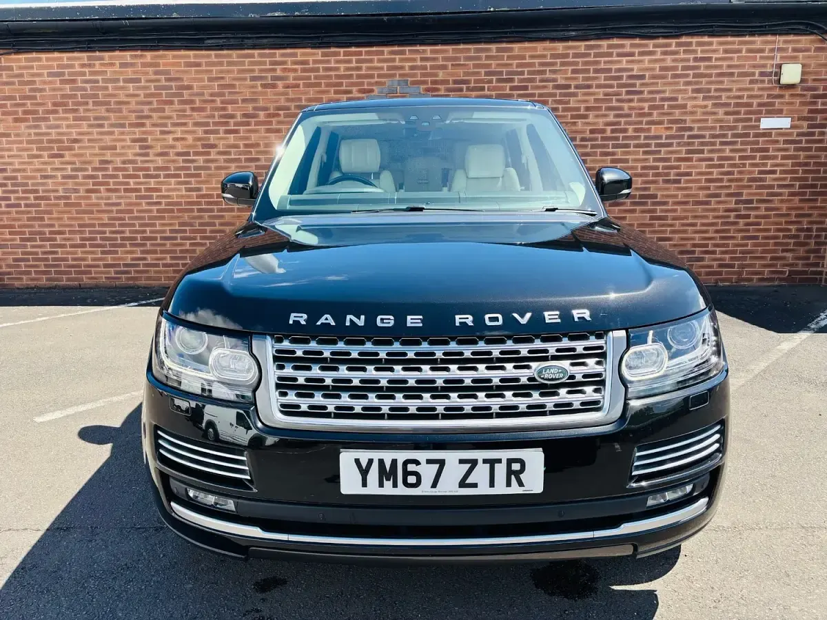 Used Land Rover Range Rover Vogue SE 306 HP (225 kW) 2018 Black SUV