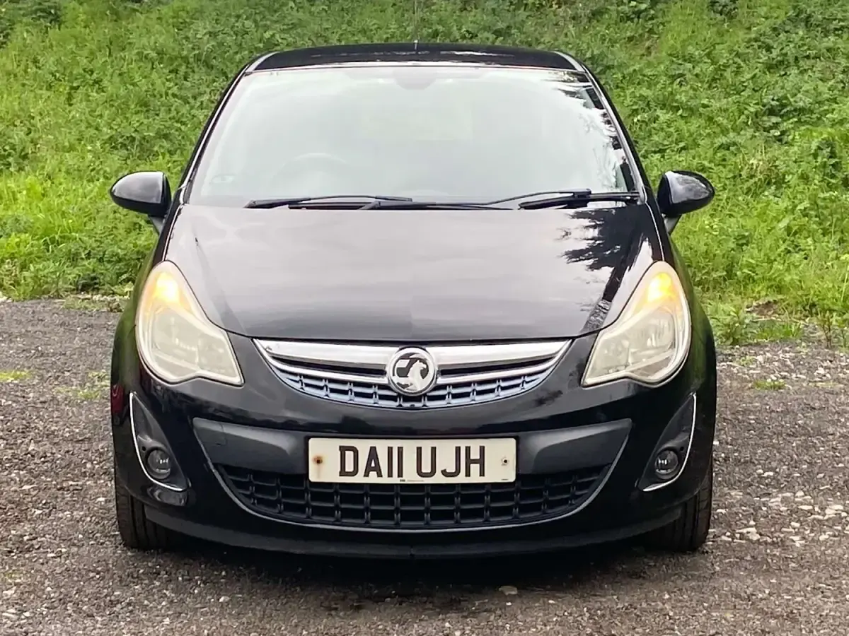 Second-hand Vauxhall Corsa 100 CP (73 kW) 2011 Negru Hatchback