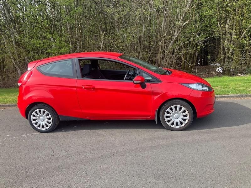 Usado Ford Fiesta 82 HP (60 kW) 2012 Vermelho Citadino