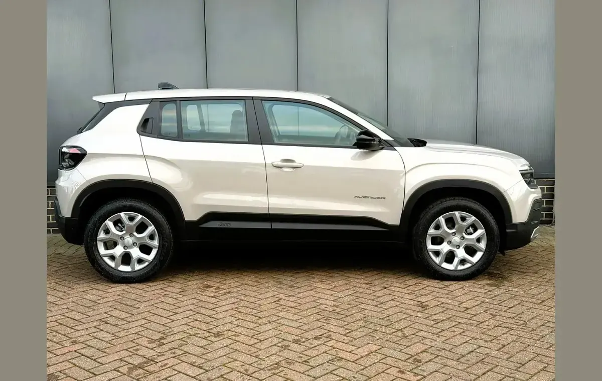 New Jeep Avenger Altitude 99 HP (72 kW) 2025 Beige SUV