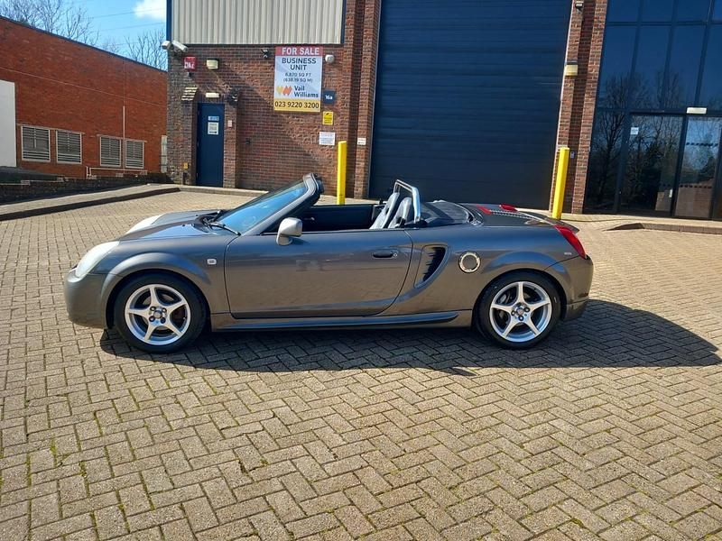 Used Toyota MR2 138 HP (101 kW) 2004 Silver Cabriolet