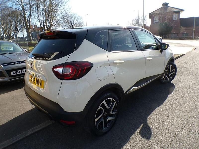 Second-hand Renault Captur Iconic 90 CP (66 kW) 2019 Alb SUV