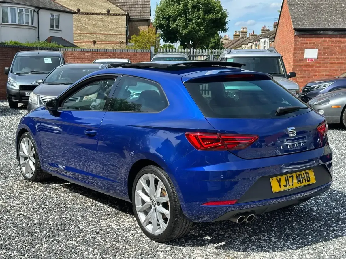 Usado Seat Leon FR 2017 Azul Utilitario