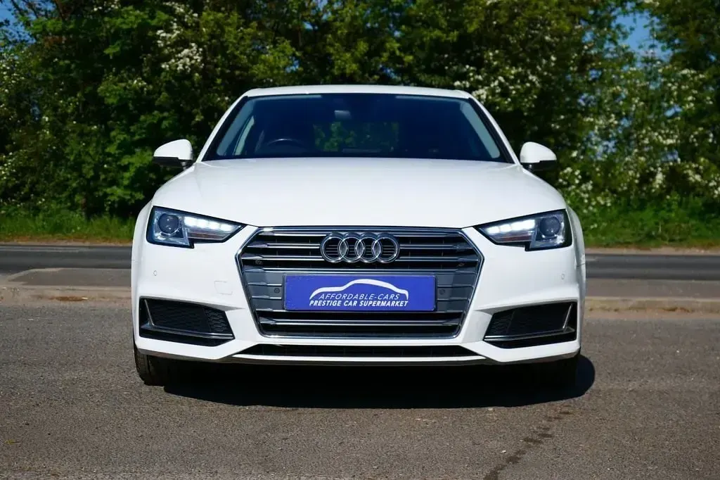 Używany Audi A4 Sport 150 KM (110 kW) 2019 Biały Sedan/Limuzyna