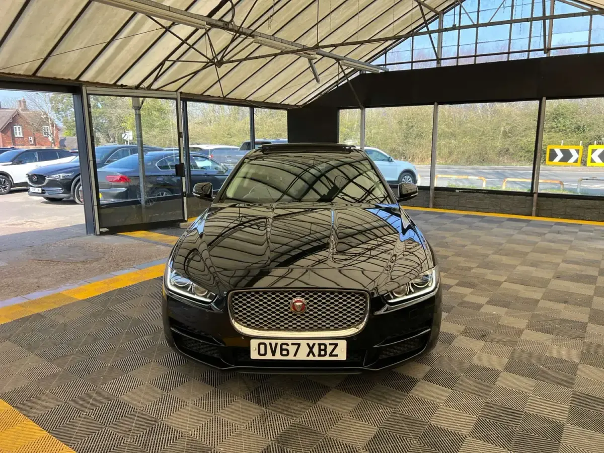 Gebraucht Jaguar XE Portfolio 240 PS (176 kW) 2017 Schwarz Limousine