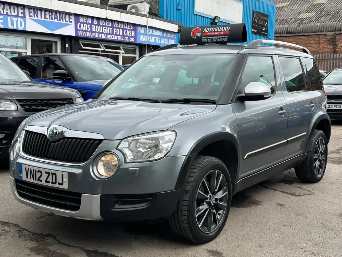 Usado Skoda Yeti 105 HP (77 kW) 2012 Cinzento SUV